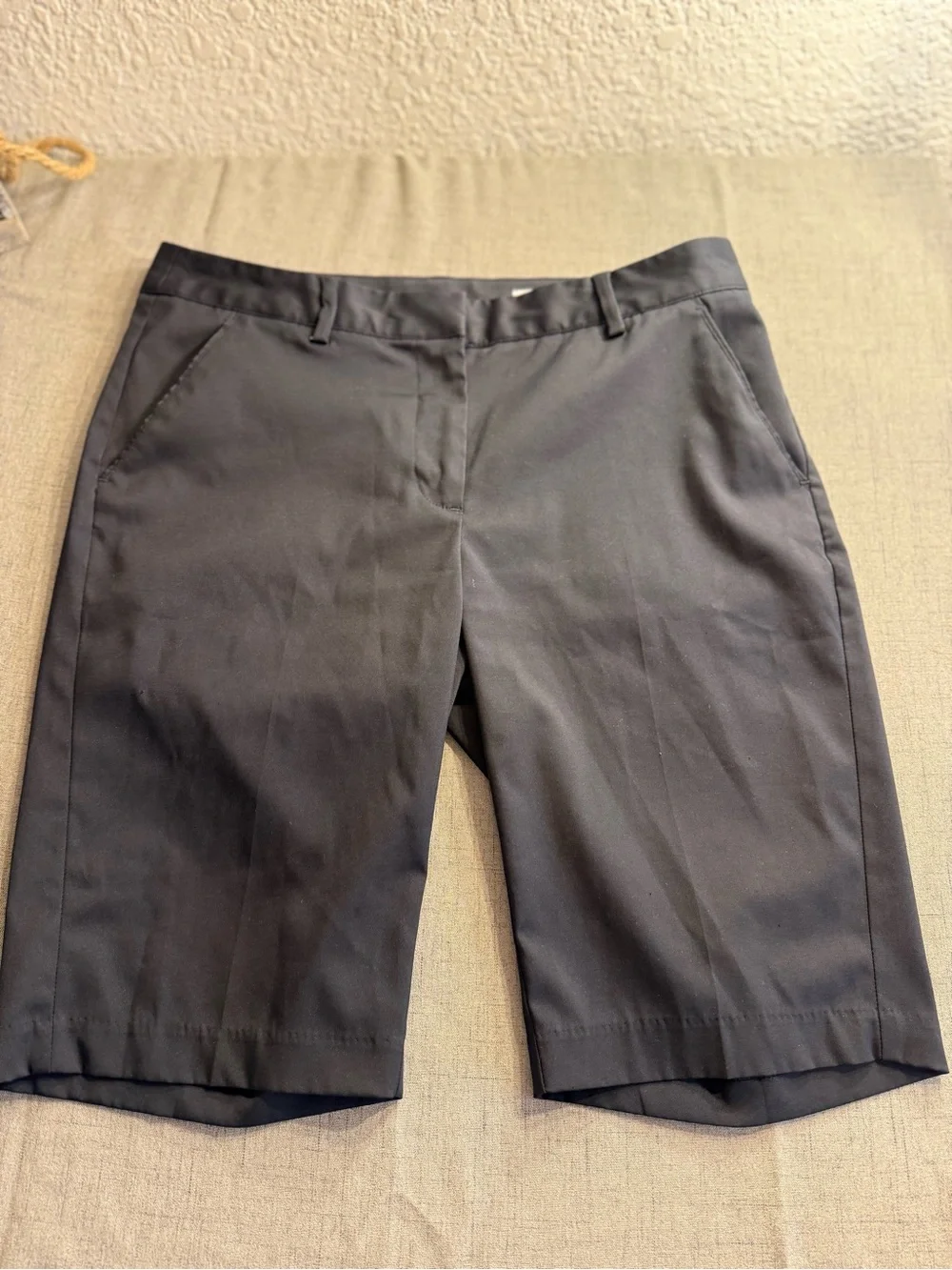 Women’s Greg Norman Size 6 Black Tailored Dress Golf Shorts
